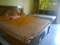 HOUSE, 3 PRIVATE DOUBLE BEDROOMS WITH BATH AND KITCHEN