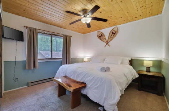 Welcome to The Chalet Getaway in the Hideout!