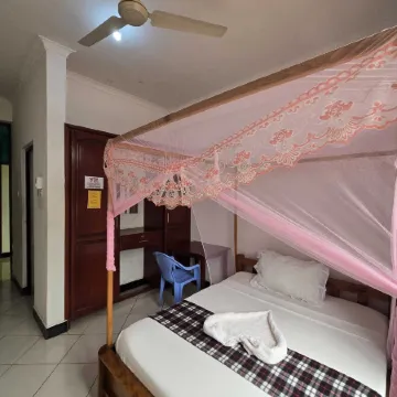 Tulivu Urban - Twiga Hotel