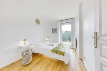 T3 Terrasse parking- Paris 35 min - face gare St ouen l'aumône