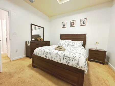 Charming 3-bedroom townhome in a beautiful community close to many attractions!