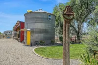 Stay in a Real Silo • Cozy Loft + Electric Fireplace + Full Bath Near Boise