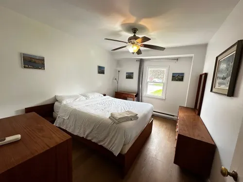 Cozy Tranquil Cottage Living -Beautiful Green Areas -River access from backyard! Hotels in Hastings County