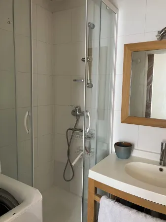 2 Pièces Meublée 7 mn à Pied du Métro Mairie de Montreuil, Ligne 9, Commerces