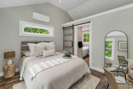 In the Trees - NH w/ Lake Access Отели в г. Уэйкфилд