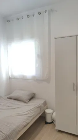 Wake up in this bright apartment near the beach with vibrant energyx