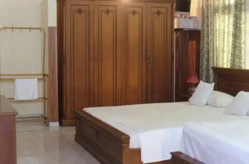 Opulent Oasis Villa Hotels in Piliyandala