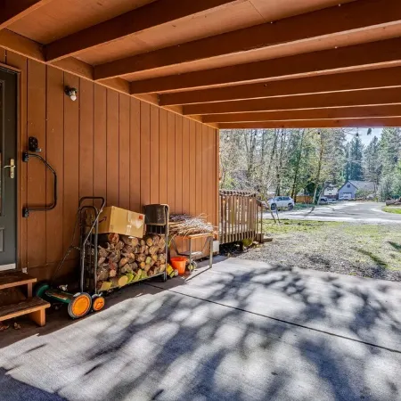 Lovely Mt. Cabin near Mt. Hood with Wood Stove & Hot Tub