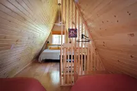 Cozy A-Frame Cottage, Peaceful Location, Hot Tub, Fire Pit, King Bed, Near Dells