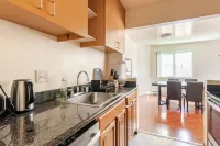 Modern & Cozy 2 Bedroom 2 Bathroom Suite with Sofabed 75" TV