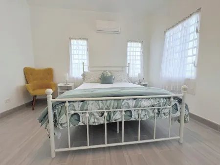 CARTeas Cozy Caribbean 2-Bedroom Suite Apartment, Centrally Located in Anguilla