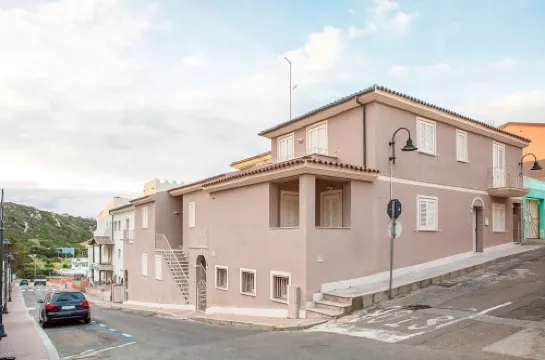 Studio apartment 100 mt from Rena Bianca beach, S.Teresa Gallura