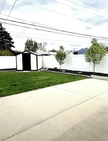 Modern Lux Upstairs Unit Near SLC W/ King Bed, Yard, Garage and Washer/Dryer