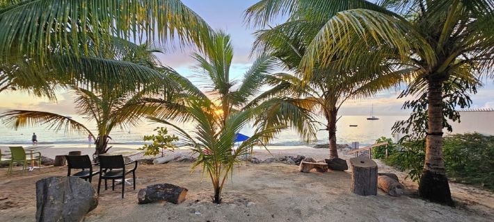 Beautiful and Cozy 3 Bedroom Home in walking distance to the beach and shops! Hotels in Holetown