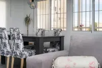 Spacious and Stylish 3 Bedroom Apartment- 4min walk to beach Hotels in Albufereta