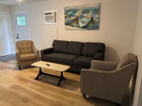 Charming 2 bedroom tourist cabin only 5 min walk from sandy shore of Balm Beach.