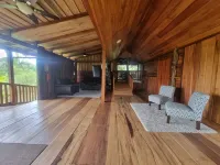 Río Celeste Rustic House located on a farm and surrounded by nature