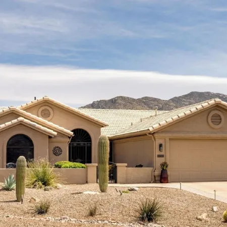 Charming 2-bedroom 2 bath home in Saddlebrooke one with private back yard.