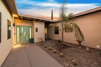 Game Room-Pool heated w/jacuzzi-Waffles-2 California King Beds-U of A 8 miles