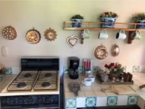 Cuernavaca's Hidden Gem: Adorable Bungalow with WiFi & Serene Garden Escape.