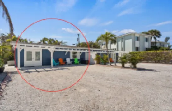 Explore Manasota Key, Walk to beach, bikes, kayaks in charming 1-bedroom cottage