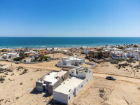 Spacious 4-bedroom house in marvelous Las Conchas with AC, WiFi