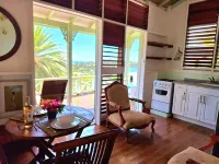 Peaceful 1 bedroom cottage with ocean views Hotels in Piccadilly