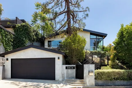 Hillside Luxury MidCentury Rejuvenation SpaRetreat. Views, Pool, Amenities. Отели рядом с достопримечательностью «Универсальный город/Студия»