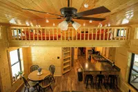 Hillside Hideaway - Lakefront Cabin