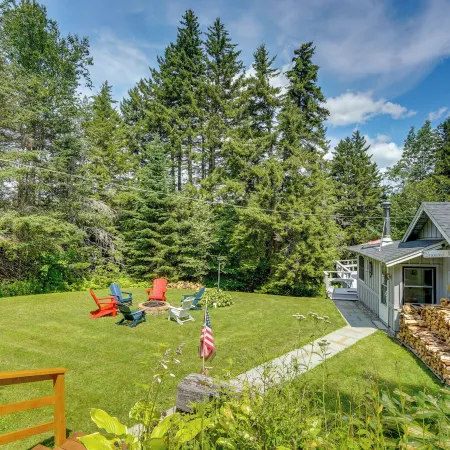 Charming Wilmington Cabin, 8 Mi to Mt Snow!