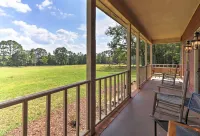 Private Pool & Deck: Quiet Countryside Escape - parking