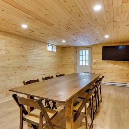 Sauna, Fire Pit Spacious and Serene Poconos Getaway