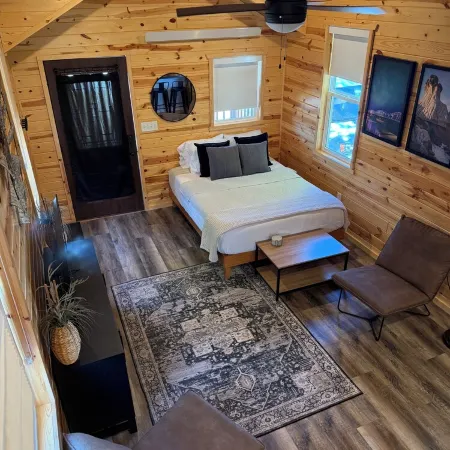 Private Tiny Cabin in Glendive Near Makoshika Park - Free Parking & WiFi