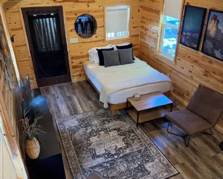 Private Tiny Cabin in Glendive Near Makoshika Park - Free Parking & WiFi Hotels in Glendive