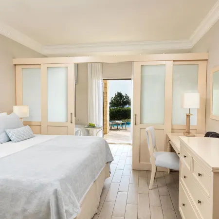 Aphrodite Hills Hotel