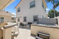 Cheerful 6-Bedroom Villa by the sea with hot tub