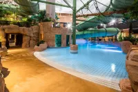 Quality Hotel the Reef - Pools
