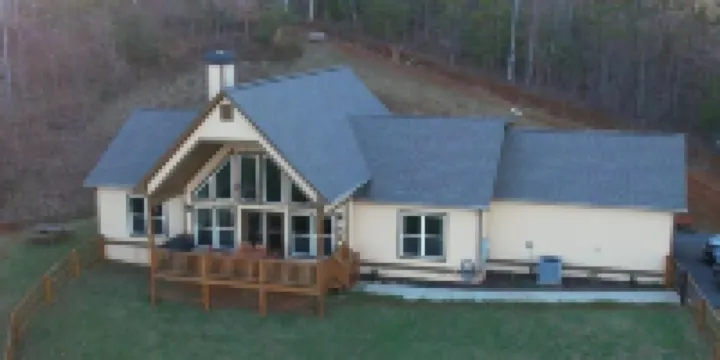 Private Retreat on 7 Acres, Mountain Views, Firepit, King Bed, Sleeps 6.
