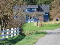Stunning views, 6-Bedroom Farmhouse with beach access and mooring Hotels in Eastsound