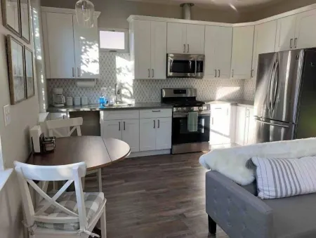 Stylish 1 Bedroom Farmhouse - Live/Work