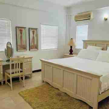 Luxury 4 bedrooms with pool by the golf course Rooms