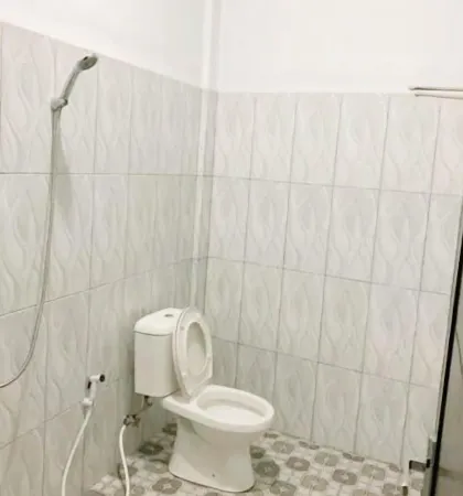 Charlitoz Homestay Отели в г. Wae Kelambu