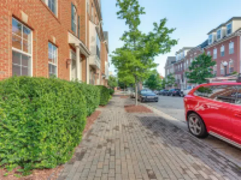 Modern 3Br Townhome | 3 Mi to Dulles and Reston TC Hotels in Dranesville