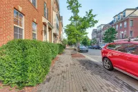 Modern 3Br Townhome | 3 Mi to Dulles and Reston TC