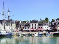 Holiday home with garden, Auray Hotels in Auray