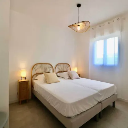 Bright House - AC - 2Br-4P - Gassin Отели в г. Гассен