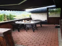 Ruhiger Bungalow am Hennesee mit Terrasse - Wifi