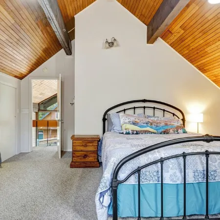 Girdwood Alyeska Chalet Hot Tub, Sauna, Jet Tub, Pool Table, Sleeps 12, walk2ski