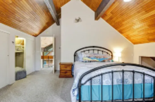 Girdwood Alyeska Chalet Hot Tub, Sauna, Jet Tub, Pool Table, Sleeps 12, walk2ski