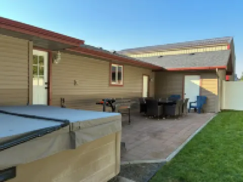 Updated Spacious Home and Hot Tub